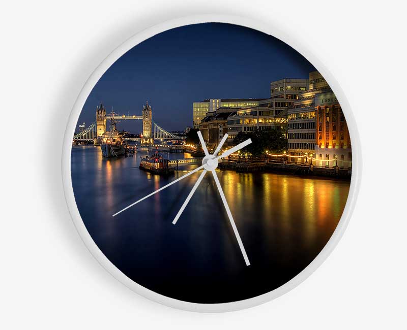 London Bridge Hospital At Night Clock - Wallart-Direct UK