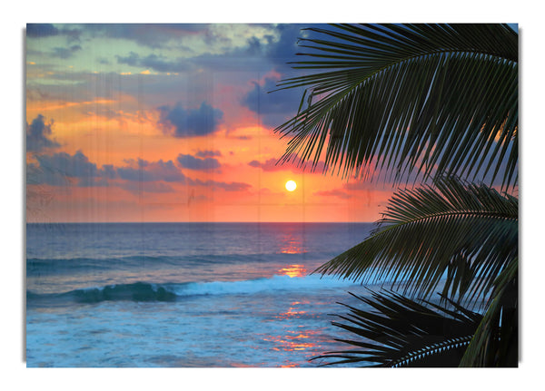 Atemberaubender Sonnenuntergang im blauen Meer