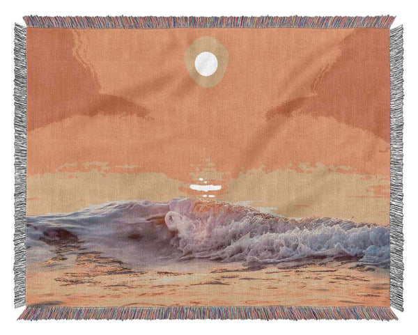 Detailed waves splashing in the sea Woven Blanket