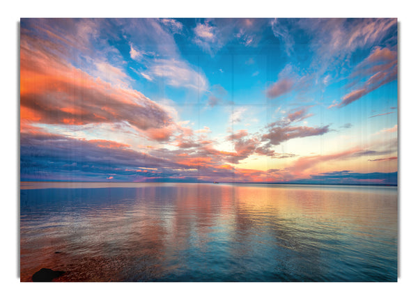 Atemberaubender Himmel über dem Meer