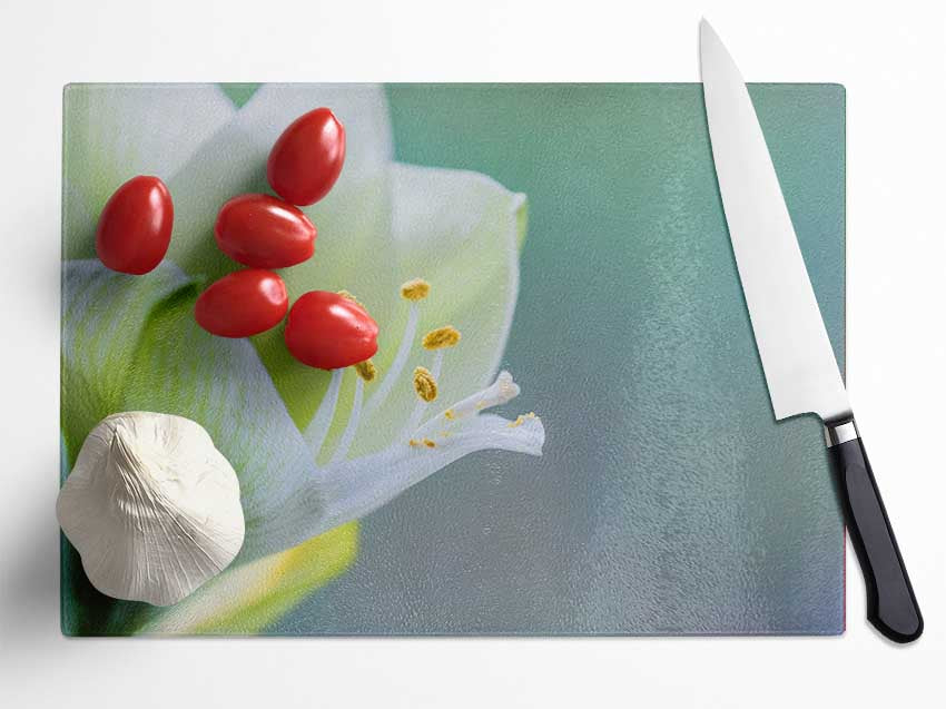 White flower with pollen Glass Chopping Board